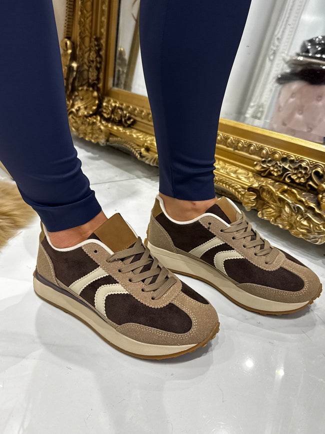 Brown/tan trainers