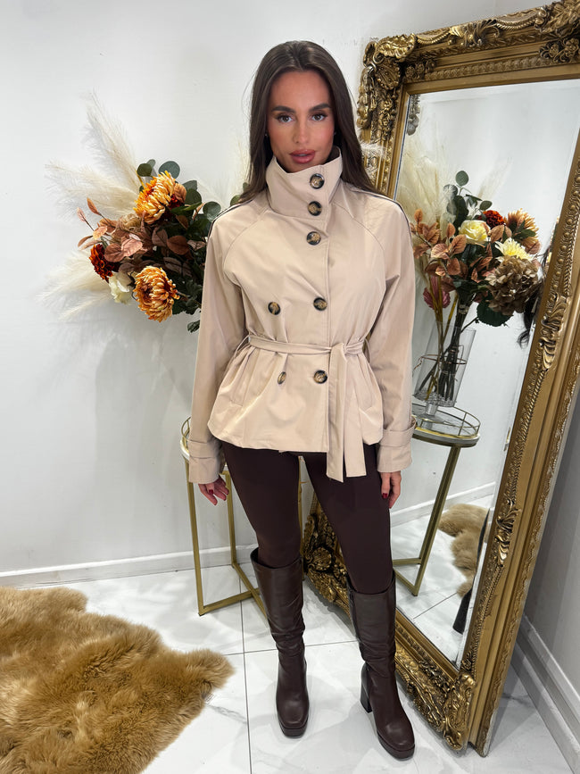 Light beige button lightweight jacket