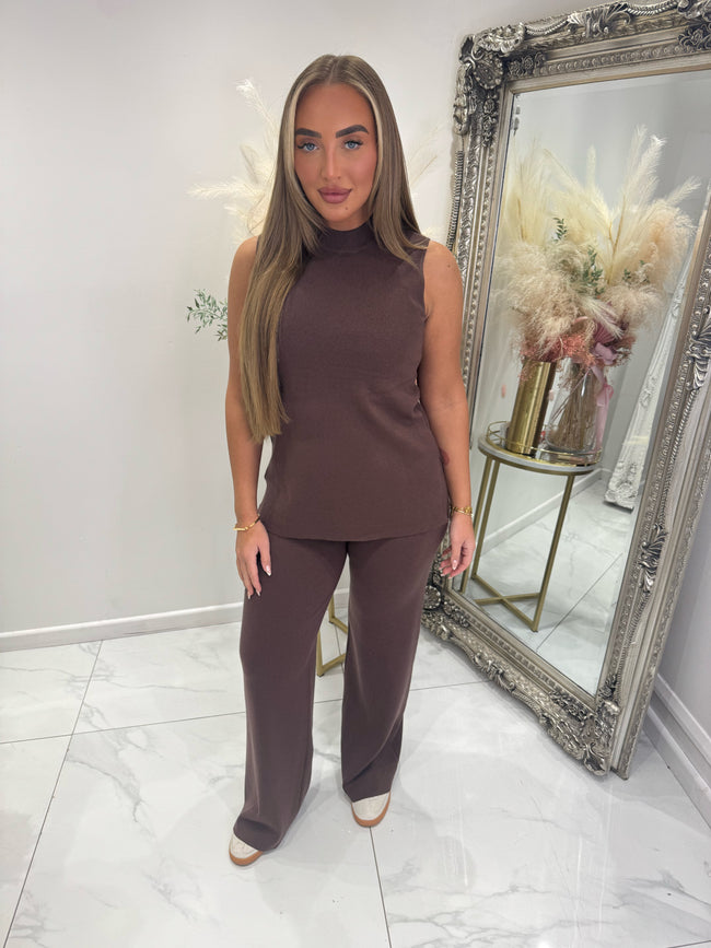 Brown sleeveless tracksuit