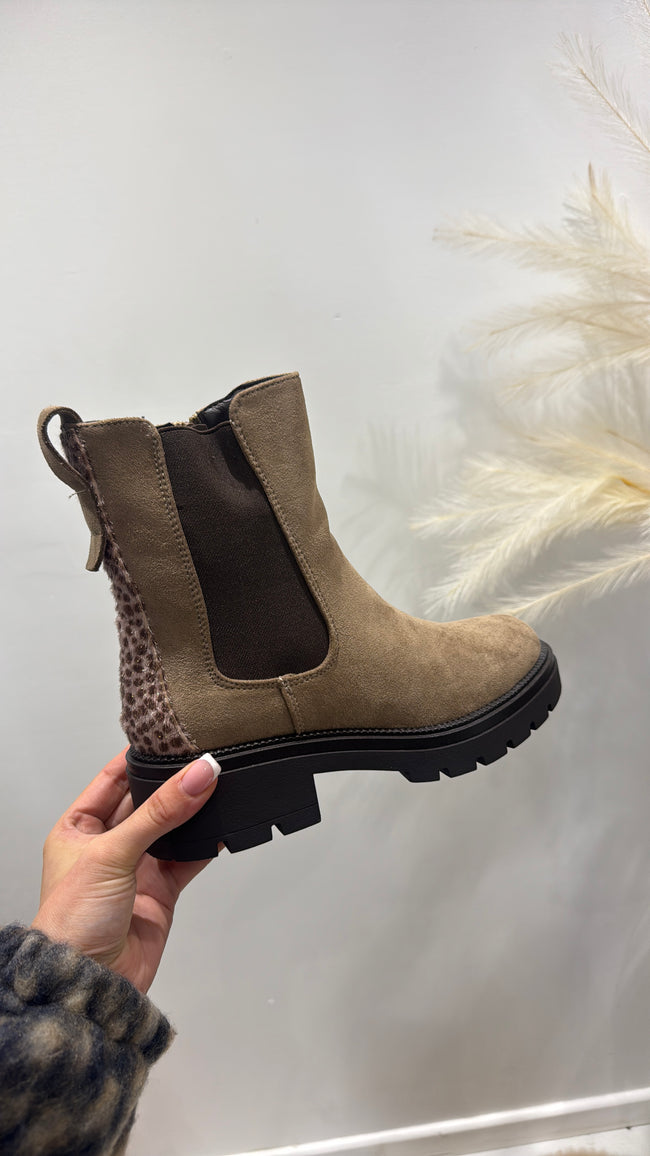 Leopard Chelsea boot