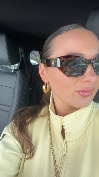 V cat eye sunglasses